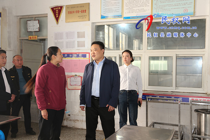 縣委常委、組織部長王義彬督導(dǎo)食品安全“兩個責(zé)任”工作落實(shí)情況