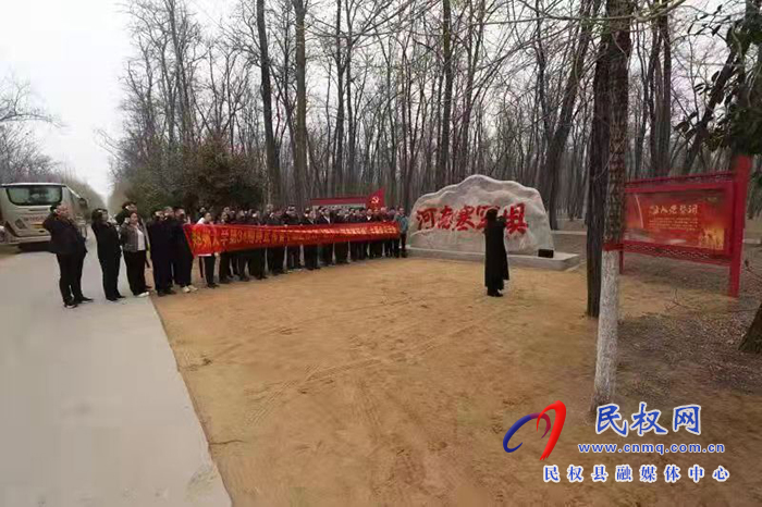 鄭州大學(xué)第34期商丘市管干部進修班到民開展植樹活動