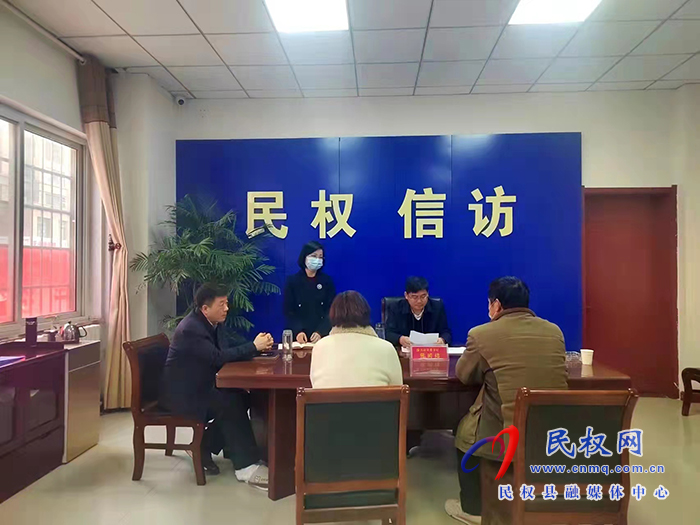 市人大常委會(huì)副主任、縣委書記張團(tuán)結(jié)到群眾來(lái)訪接待中心接待來(lái)訪群眾