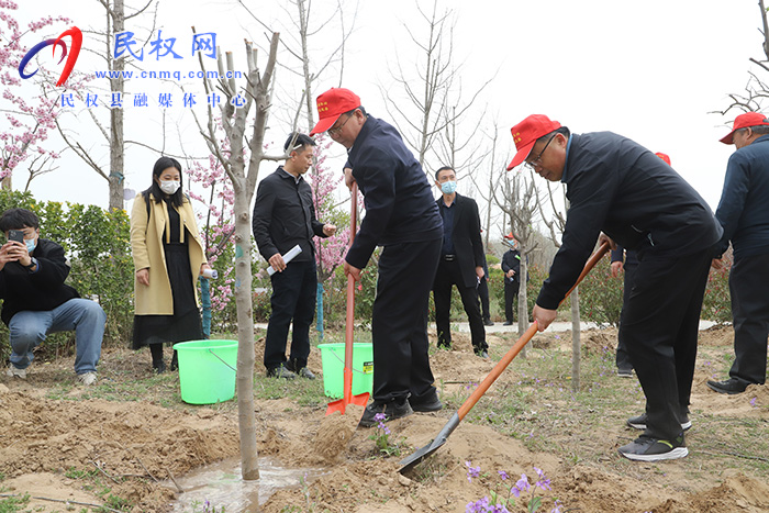 同植媒體林 共迎故道春——民權(quán)黃河故道植樹和采風(fēng)活動(dòng)舉行