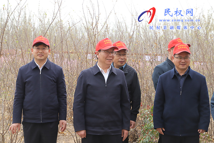 同植媒體林 共迎故道春——民權(quán)黃河故道植樹和采風(fēng)活動(dòng)舉行