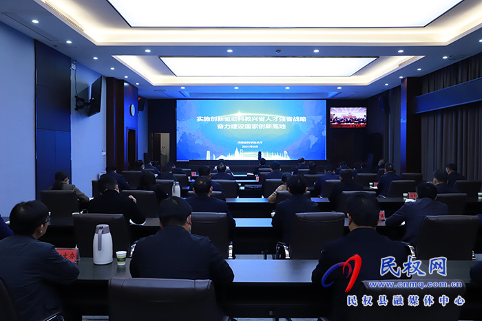 我縣組織收聽收看市委理論學(xué)習(xí)中心組集體學(xué)習(xí)（擴(kuò)大）報(bào)告會(huì)（第十八期商丘大講堂）