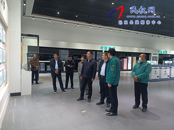 新疆生產(chǎn)建設(shè)兵團(tuán)第十三師新星市大營(yíng)房城管委黨委書記殷向東到民參觀考察