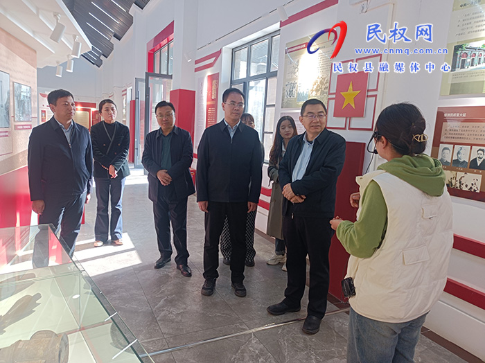 新疆生產(chǎn)建設(shè)兵團(tuán)第十三師新星市大營(yíng)房城管委黨委書記殷向東到民參觀考察