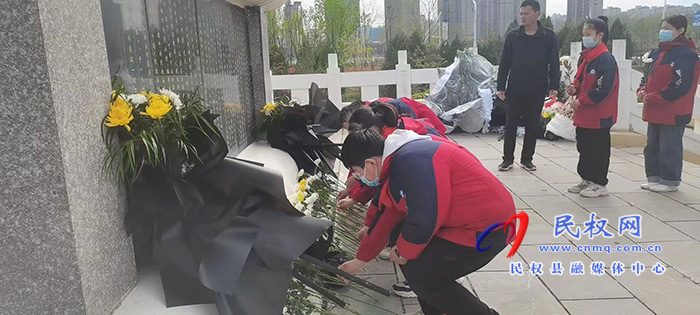  城關(guān)一中開展“緬懷革命先烈，繼承革命傳統(tǒng)”清明節(jié)祭掃活動