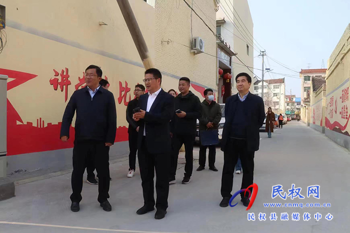 河南日?qǐng)?bào)駐商丘站站長(zhǎng)李鳳虎、市委政研室副主任祝傳軍等一行到南華街道辦事處調(diào)研