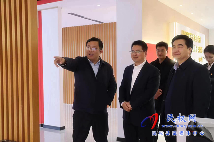 河南日?qǐng)?bào)駐商丘站站長(zhǎng)李鳳虎、市委政研室副主任祝傳軍等一行到南華街道辦事處調(diào)研