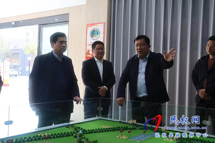 河南日?qǐng)?bào)駐商丘站站長(zhǎng)李鳳虎、市委政研室副主任祝傳軍等一行到南華街道辦事處調(diào)研