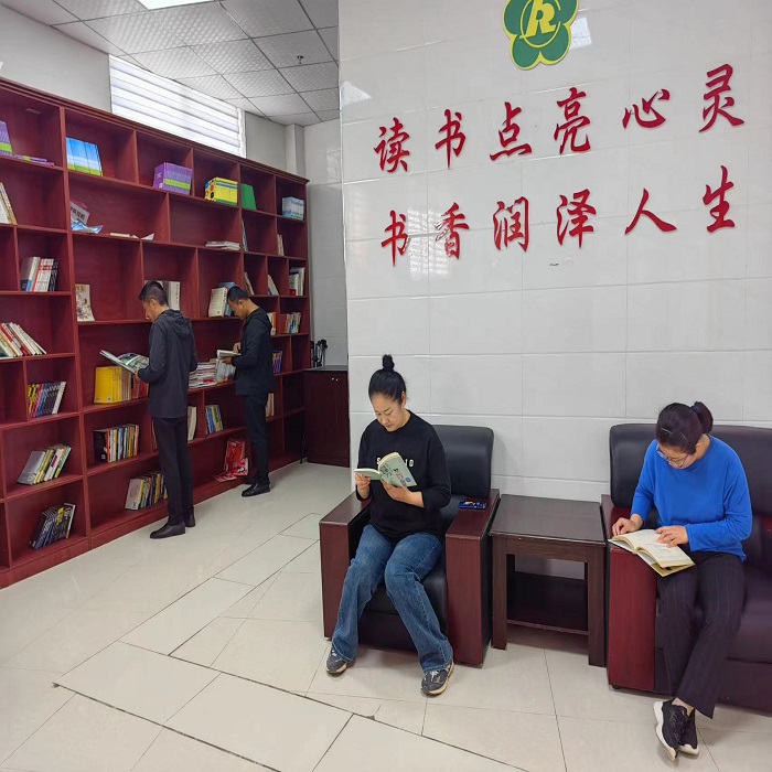 民權(quán)縣殘聯(lián)開(kāi)展“最美人間四‘閱’天” 世界讀書(shū)日系列活動(dòng)