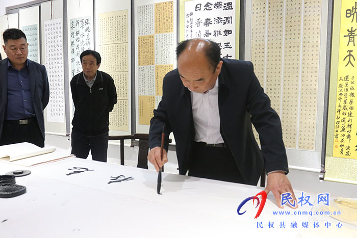 縣老干部局、縣老年書畫院參加2023中國·民權(quán)第七屆槐花文化系列活動書畫展