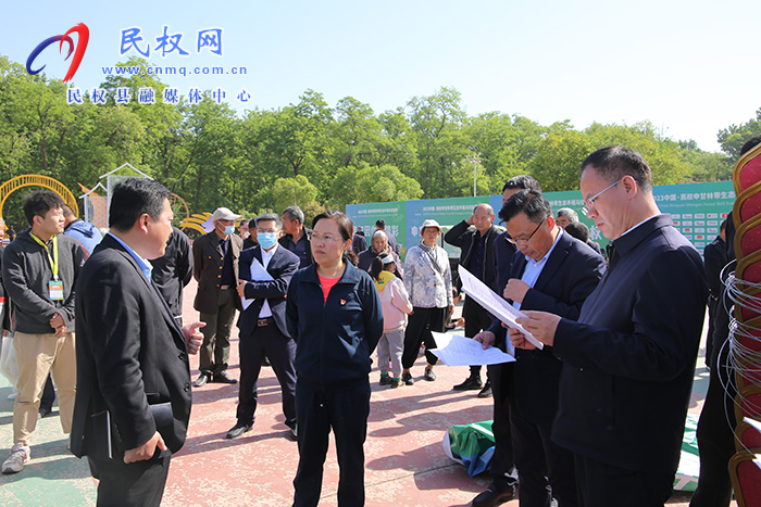 縣委副書記、縣長王靜嫻查看2023中國·民權申甘林帶生態(tài)半程馬拉松賽籌備情況