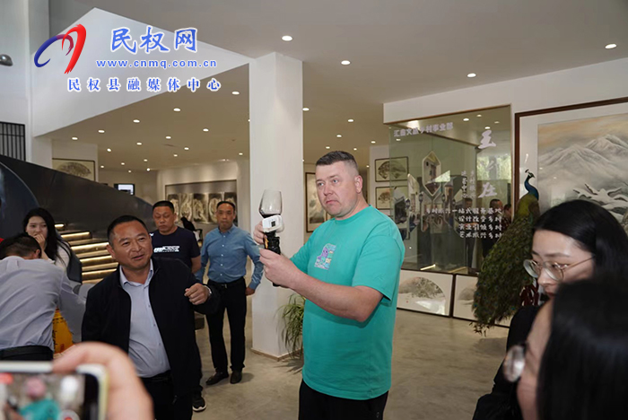 2023“打卡中國·讀懂中國式現(xiàn)代化——你好，河南！”網(wǎng)絡(luò)國際傳播活動走進(jìn)“中國畫虎第一村” ? ? ?