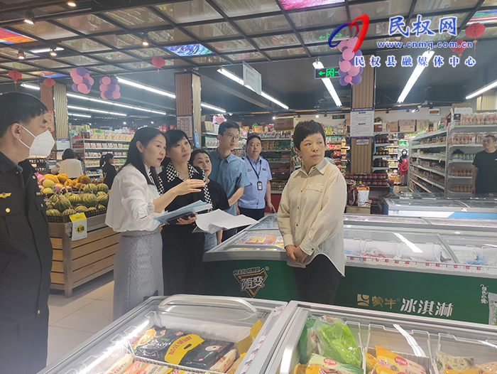 民權(quán)縣委常委、副縣長于茜督導(dǎo)包保企業(yè)第二季度食品安全“兩個責(zé)任”落實情況