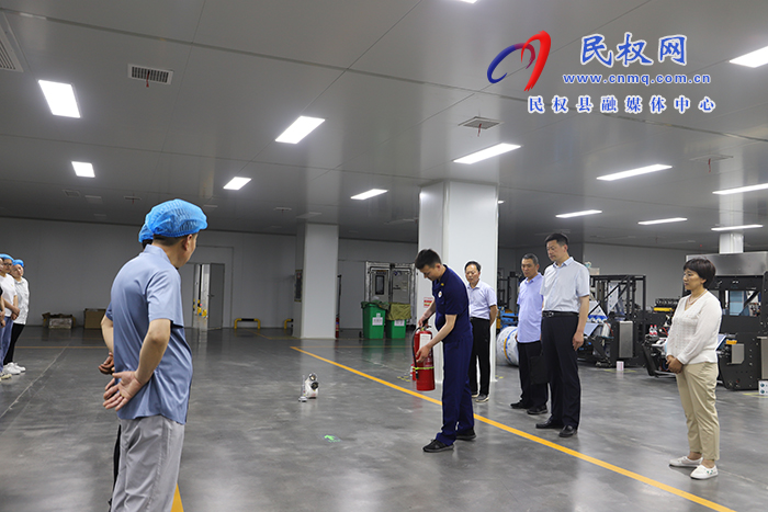 縣委宣傳部聯(lián)合消防救援大隊、高新區(qū)管委會走進印刷企業(yè)開展消防安全知識培訓和實操應急演練活動