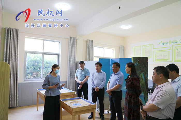 縣委常委、宣傳部長、副縣長畢道喜到縣高級中學(xué)調(diào)研高三備考及校園安全工作