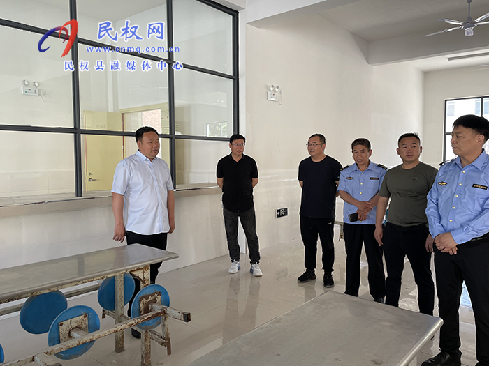 副縣長李衛(wèi)政督導(dǎo)包保學(xué)校食品安全“兩個責(zé)任”落實情況