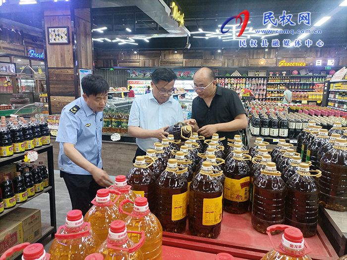 縣委常委、宣傳部長、副縣長畢道喜到王橋鎮(zhèn)督導(dǎo)檢查安全生產(chǎn)和食品安全“兩個責(zé)任”落實工作