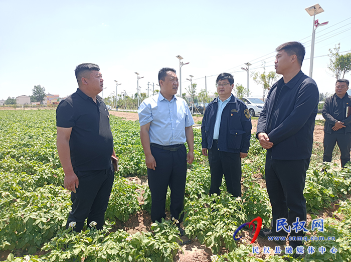 縣委常委、組織部長王義彬調(diào)研指導(dǎo)“五星”支部創(chuàng)建工作