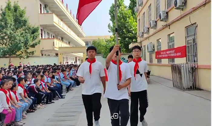 “紅領(lǐng)巾心向黨，爭做新時代好少年” ——城關(guān)一中新隊員入隊儀式