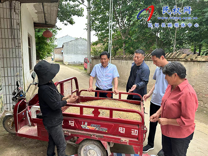 縣委常委、縣委辦公室主任吳杰到野崗鎮(zhèn)調(diào)研指導“三夏”生產(chǎn)、信訪穩(wěn)定等工作