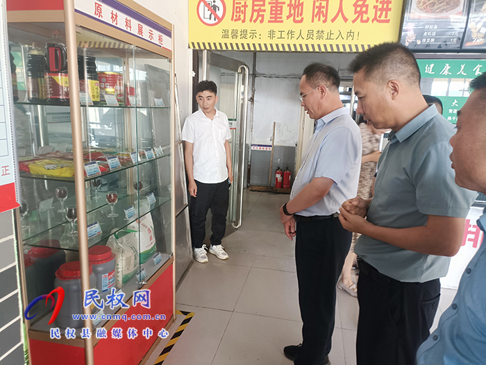 縣委常委、常務(wù)副縣長王景義督導(dǎo)企業(yè)落實食品安全“兩個責(zé)任”包保工作