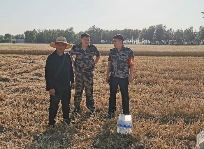 莊子鎮(zhèn)：慰問(wèn)跨區(qū)作業(yè)機(jī)手，真情服務(wù)“三夏”農(nóng)忙