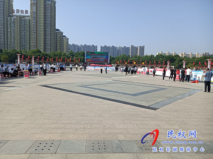 我縣舉行“增強(qiáng)誠(chéng)信意識(shí)，優(yōu)化營(yíng)商環(huán)境”主題宣傳活動(dòng)