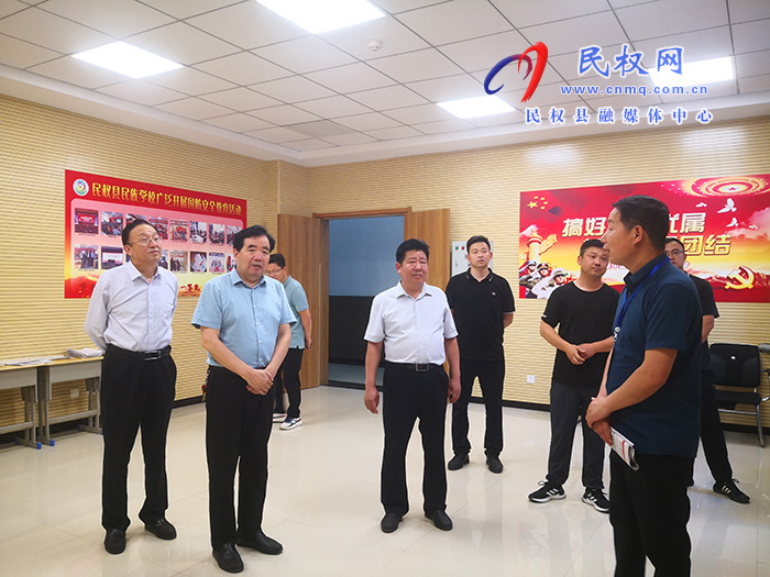 市退役軍人事務局三級調(diào)研員趙振營一行到民檢查全國雙擁模范城創(chuàng)建工作