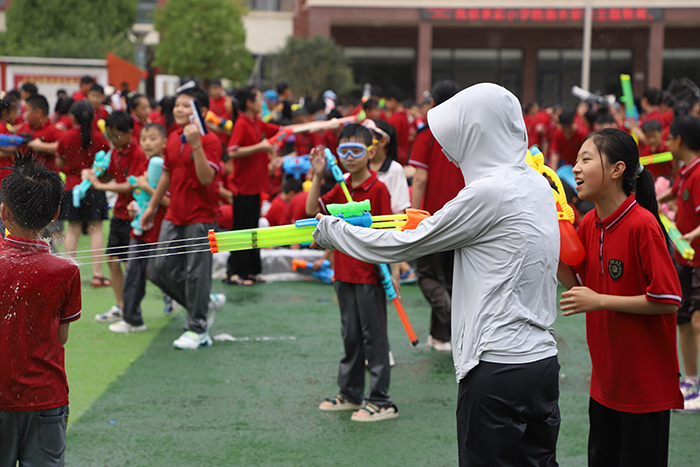 “悠悠艾香溢佳節(jié) 綿綿粽情潤端午”——民權(quán)求實學(xué)校端午節(jié)主題教育活動