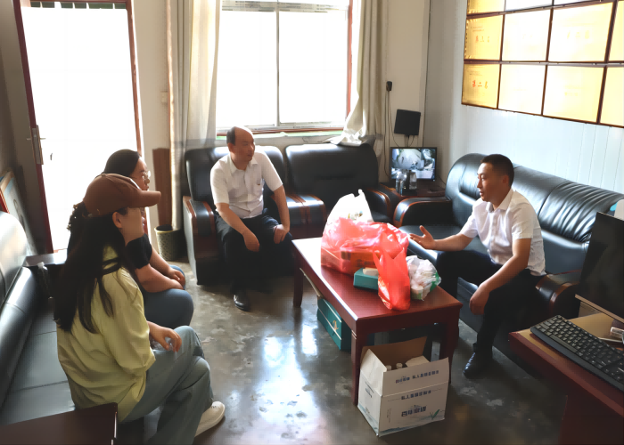 同心向黨繪長卷 緬懷先輩慶七一 —— 河南機(jī)電職業(yè)學(xué)院設(shè)計(jì)學(xué)院奔赴民權(quán)縣開展2023年暑期“三下鄉(xiāng)”社會實(shí)踐活動