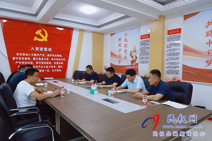 縣領(lǐng)導(dǎo)賈濤、張志剛督導(dǎo)文明村創(chuàng)建和反詐工作