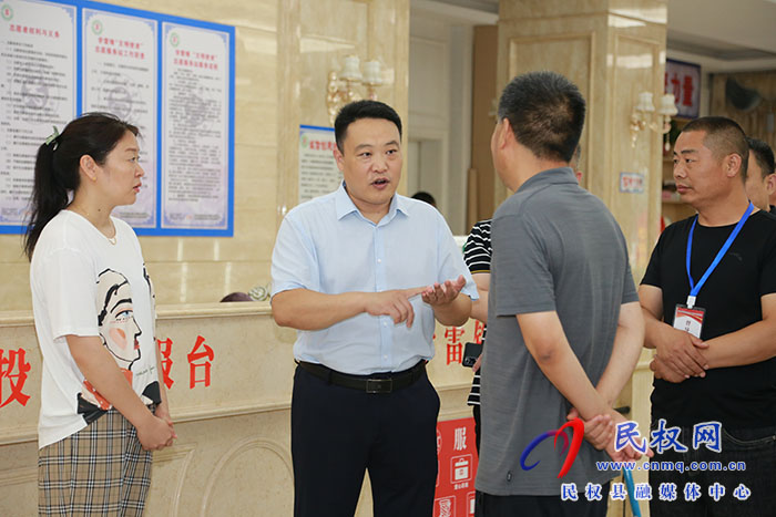 縣委常委、組織部長(zhǎng)王義彬督導(dǎo)文明城市創(chuàng)建工作