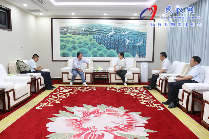 縣委書記王靜嫻會(huì)見來(lái)民客商