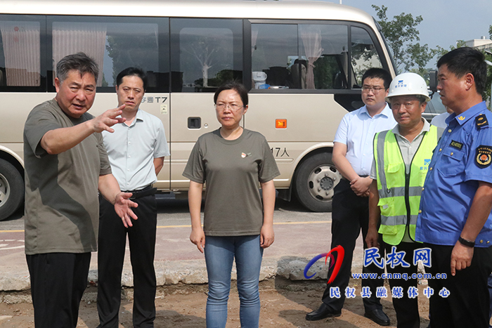 縣委書記王靜嫻調(diào)研市政項(xiàng)目建設(shè)情況
