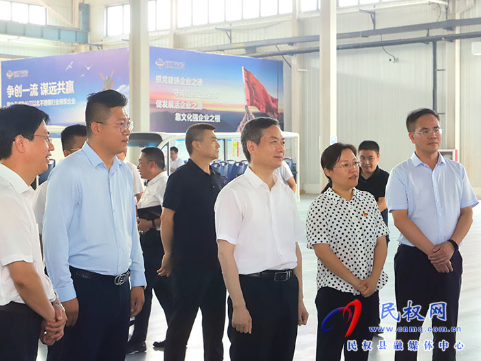 市委副書(shū)記、市長(zhǎng)擺向陽(yáng)蒞民開(kāi)展“企業(yè)服務(wù)日”活動(dòng)