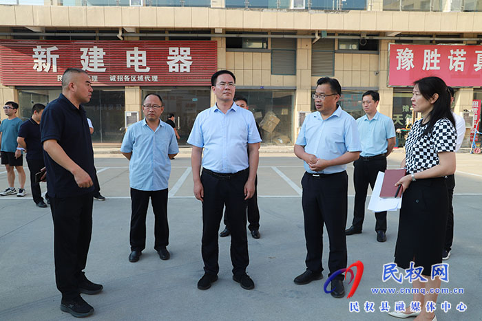 縣委副書記、代縣長(zhǎng)王景義查看城區(qū)創(chuàng)文創(chuàng)衛(wèi)工作