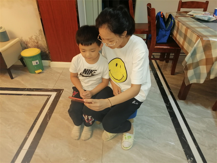 知心懂心促成長(zhǎng)，家校攜手心賦能——民權(quán)縣組織觀看民權(quán)博士團(tuán)成員、蘇迪博士“新學(xué)期學(xué)生心理健康調(diào)適的策略”線上講座 