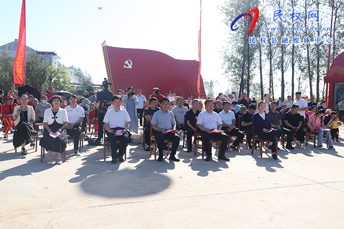 民權縣慶祝第六個中國農(nóng)民豐收節(jié)特色農(nóng)副產(chǎn)品現(xiàn)場觀摩會暨文藝演出活動舉行