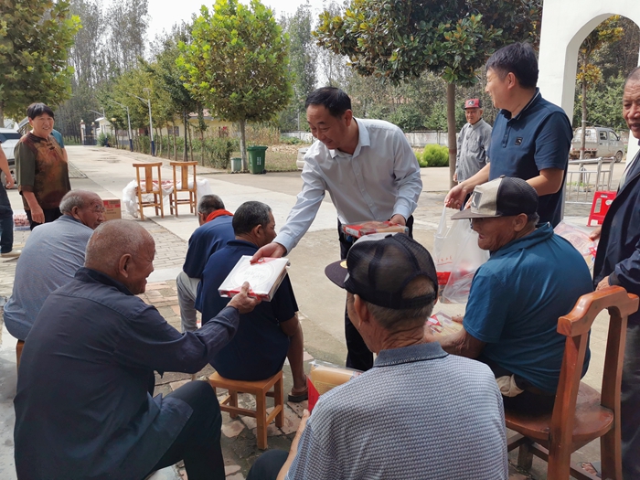 節(jié)前慰問敬老院，濃濃關懷暖人心