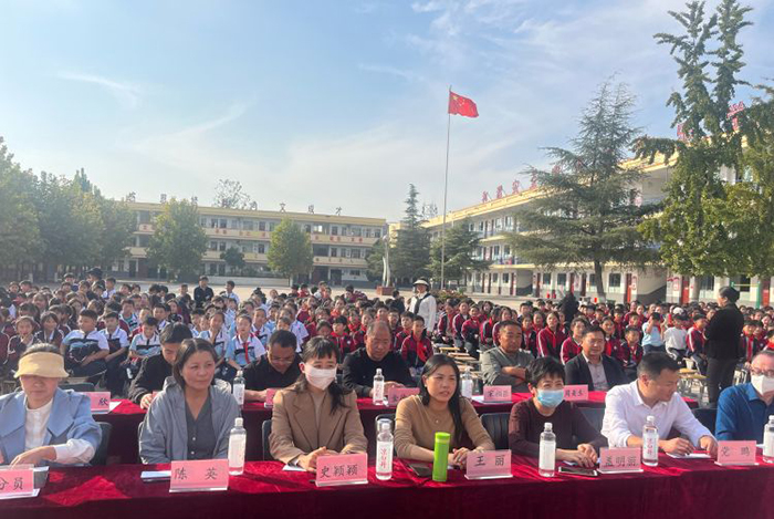 “桌舞飛揚 舞動自我”—城關(guān)一中學(xué)生課桌舞比賽