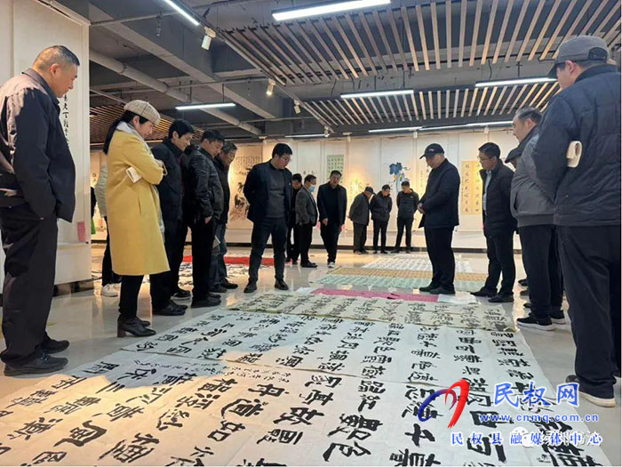 民權(quán)縣文聯(lián)邀請(qǐng)中書(shū)協(xié)會(huì)員、商丘市書(shū)法家協(xié)會(huì)副主席王文博老師點(diǎn)評(píng)書(shū)法作品