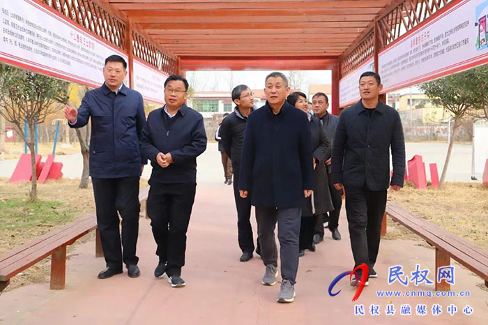 市委宣傳部副部長、二級巡視員劉道明到民調(diào)研指導“掃黃打非”基層示范點建設(shè)和印刷企業(yè)管理工作