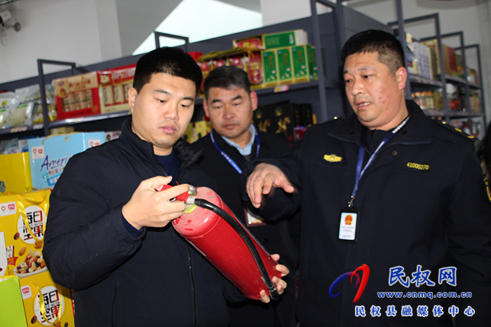 縣領(lǐng)導(dǎo)張方杰調(diào)研消防安全和包保學(xué)校食品安全“兩個責任”落實情況