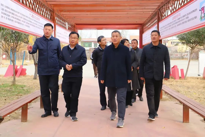 市委宣傳部副部長(zhǎng)、二級(jí)巡視員劉道明到民調(diào)研指導(dǎo)“掃黃打非”基層示范點(diǎn)建設(shè)和印刷企業(yè)管理工作