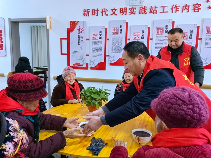 莊子鎮(zhèn)：“臘八”送溫情，“粥到”暖人心