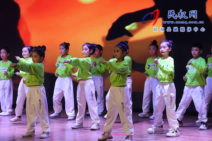 “歡喜迎新春 龍騰心飛揚”民族學校2024年迎新年聯(lián)歡會舉行