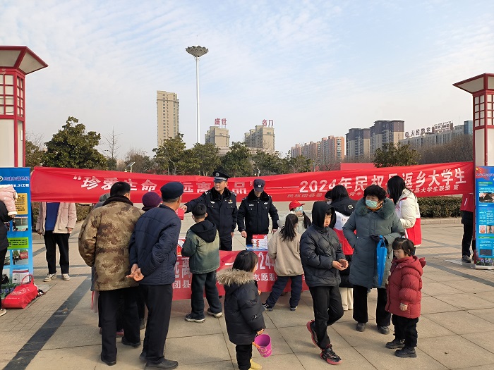 團(tuán)縣委聯(lián)合縣公安局開展禁毒宣傳活動
