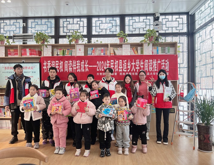 團縣委聯(lián)合縣圖書館開展“書香潤民權(quán)，閱讀伴成長”閱讀推廣活動