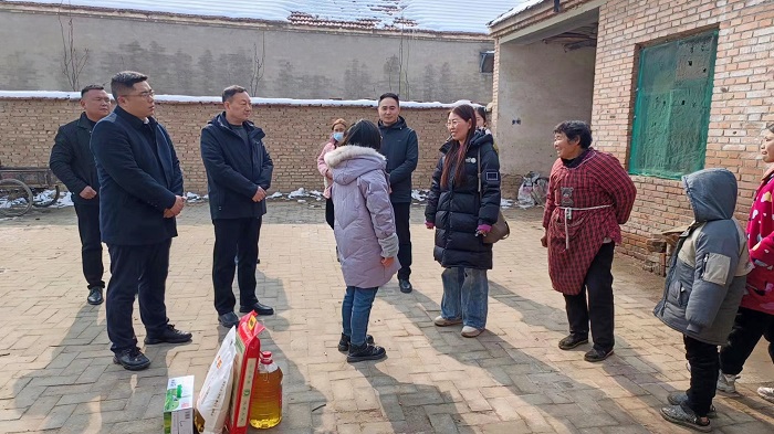 團縣委攜手青年企業(yè)家走訪慰問困難學生