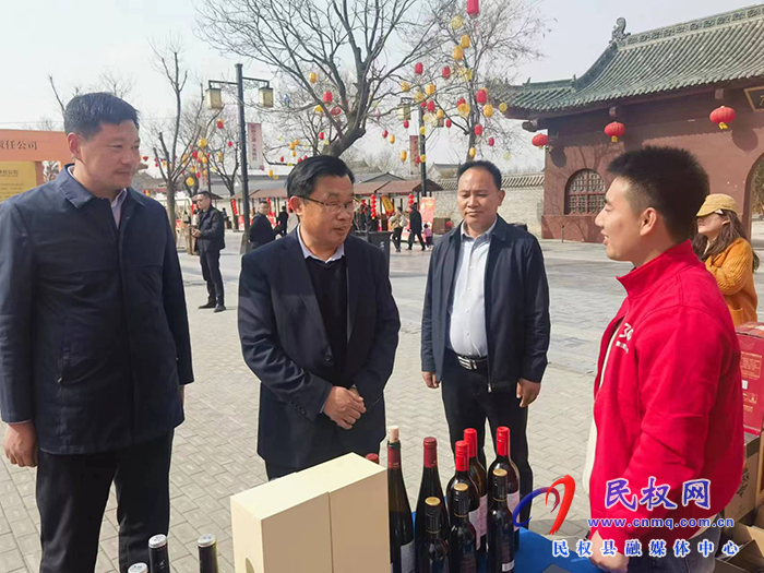 縣委常委、宣傳部長、副縣長畢道喜到商丘第三屆美食文化季民權(quán)展區(qū)指導布展工作